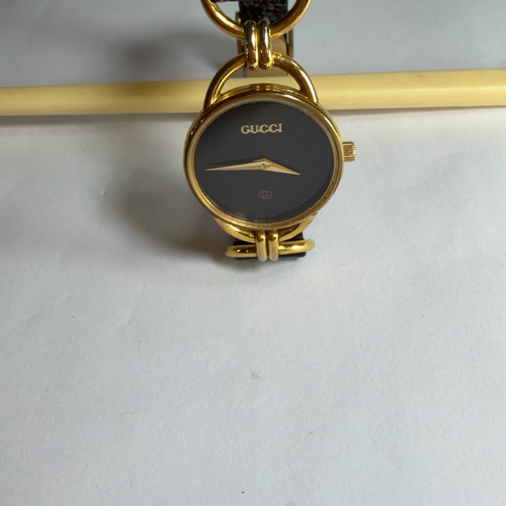 GUCCI VINTAGE 6000L Black & Gold Leather Strap Watch - Picture 9 of 11